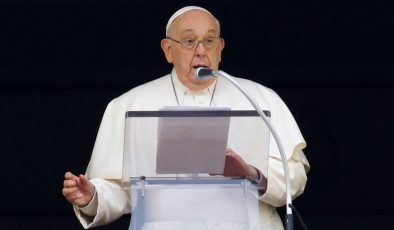 Papa Francis’den Gazze açıklaması: Yalvarıyorum…