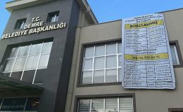 31 Mart’ta CHP’ye geçmişti… Belediyenin sandalyeleri kahvehanede çıktı